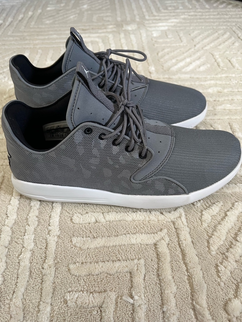 Nike Air Jordan Eclipse Men’s Size 9.5 Grey & White Mesh Sneakers 724010-005